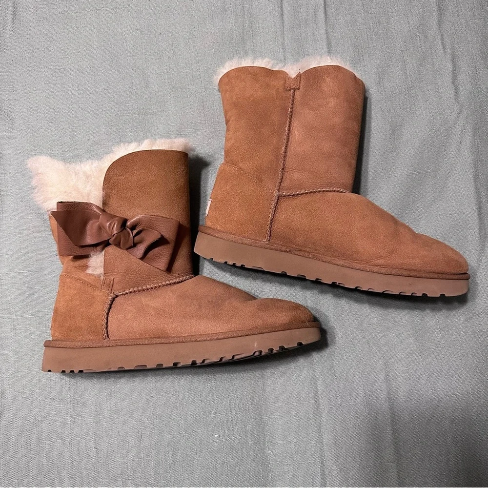 Ugg Daelynn Chestnut Leather Bailey Bow Short Boots - Picture 8 of 9
